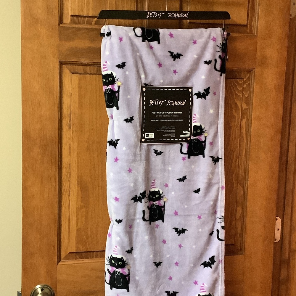 Betsy Johnson Halloween Plush Blanket 👻